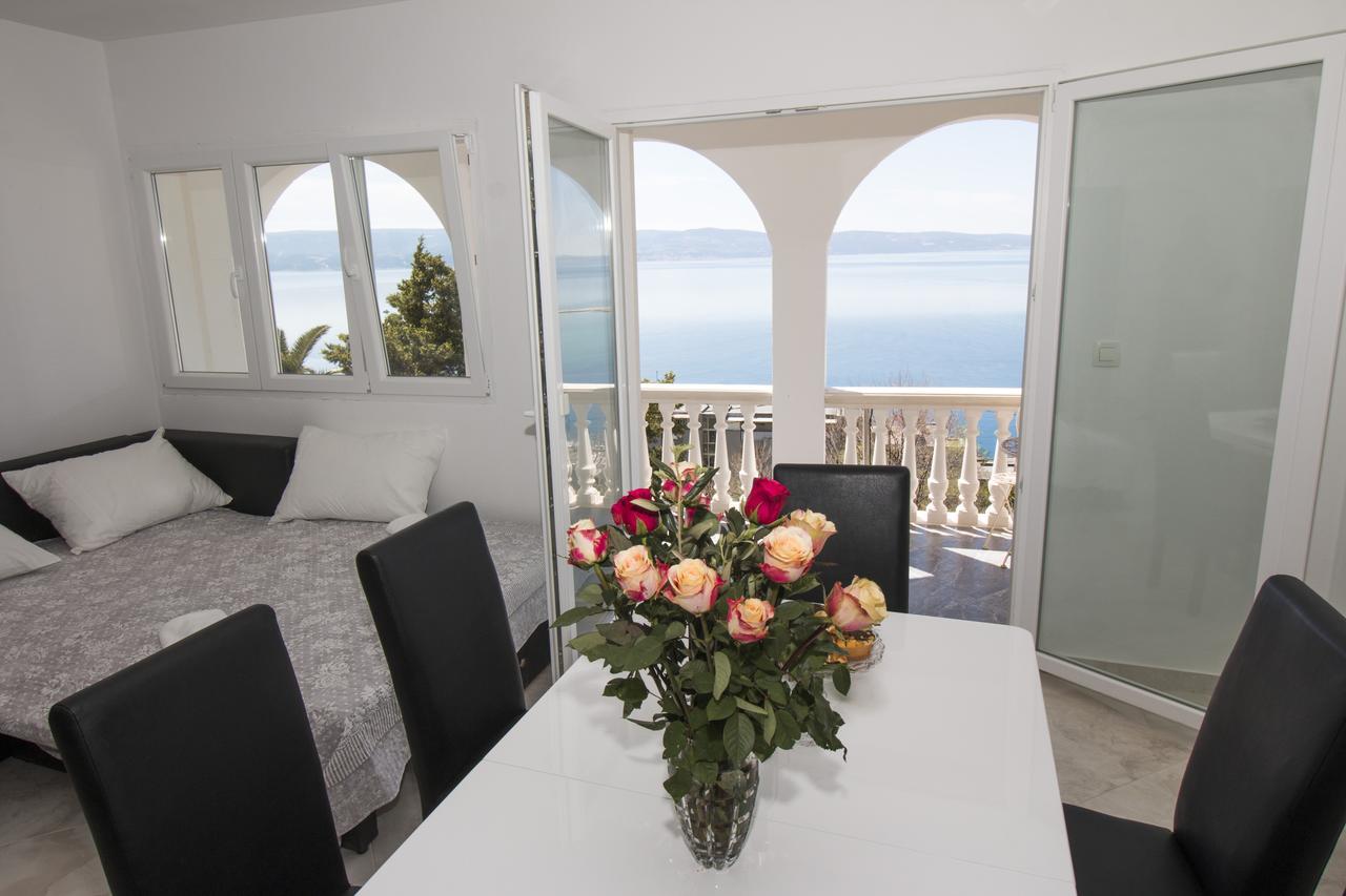 Apartman Horizont Apartment โอมิช ภายนอก รูปภาพ