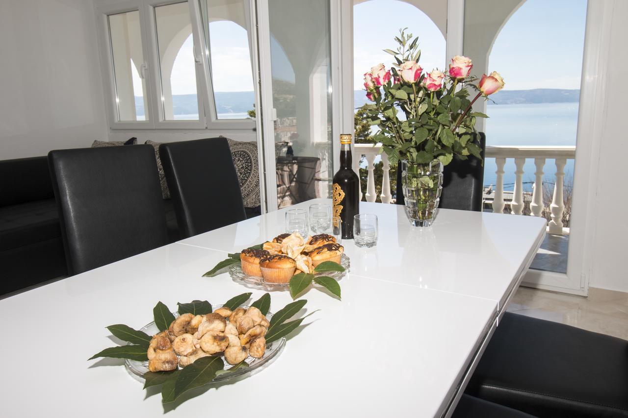 Apartman Horizont Apartment โอมิช ภายนอก รูปภาพ