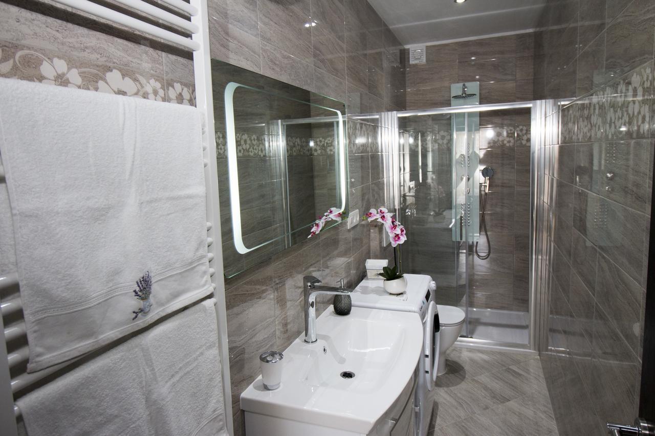 Apartman Horizont Apartment โอมิช ภายนอก รูปภาพ